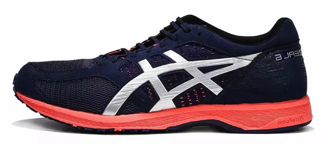 还记得第一双跑鞋吗,还记得第一双碳板跑鞋吗