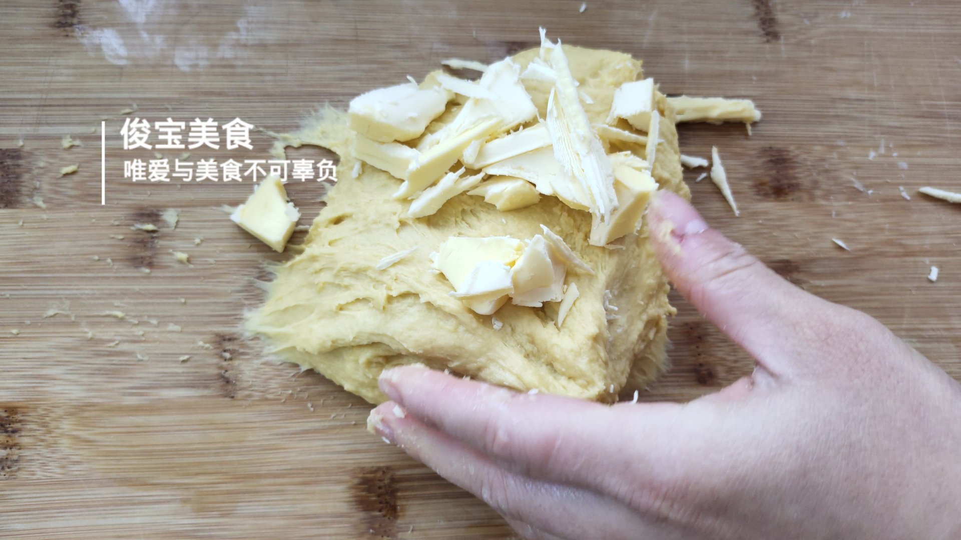 手揉面包烘焙教程,不用高筋面粉揉出膜的面包做法