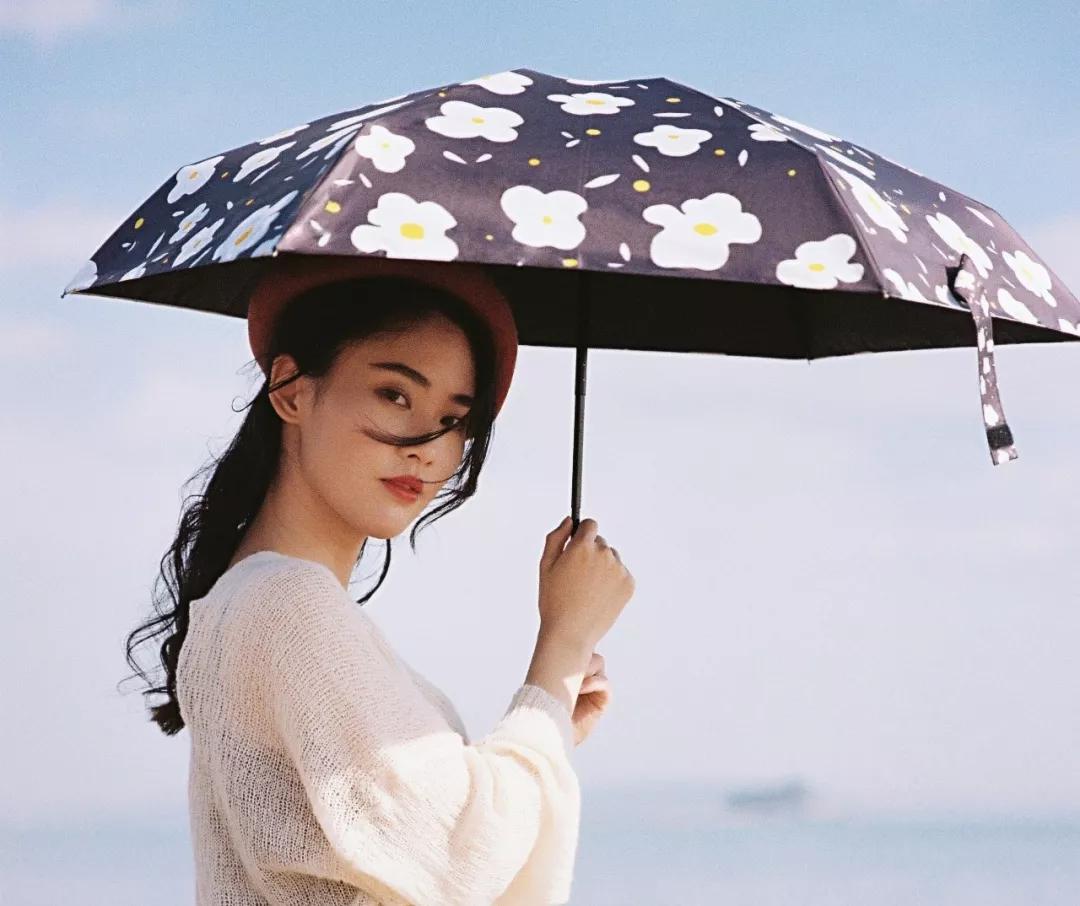 即使下冰雹也能挡的Banana晴雨伞,一甩即干下一秒遮阳,我需要它