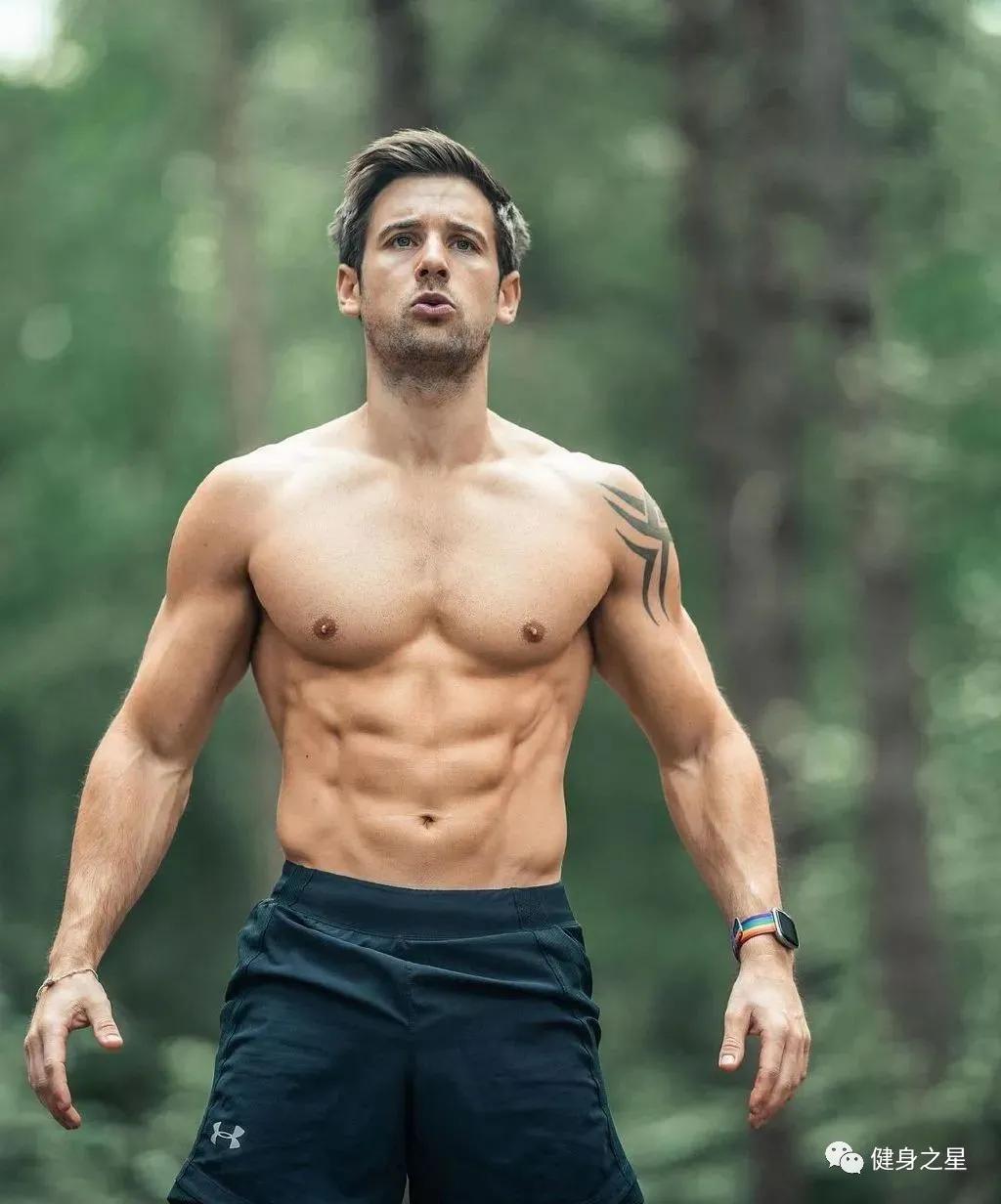 神似top的腹肌男,酷似海王的男模