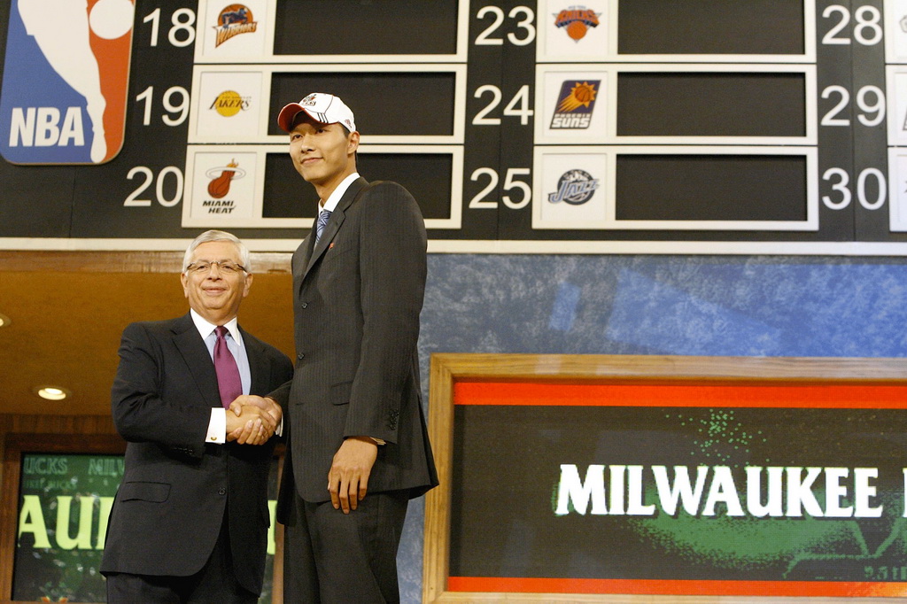 易建联和荆灵婚礼,易建联娶老婆了吗