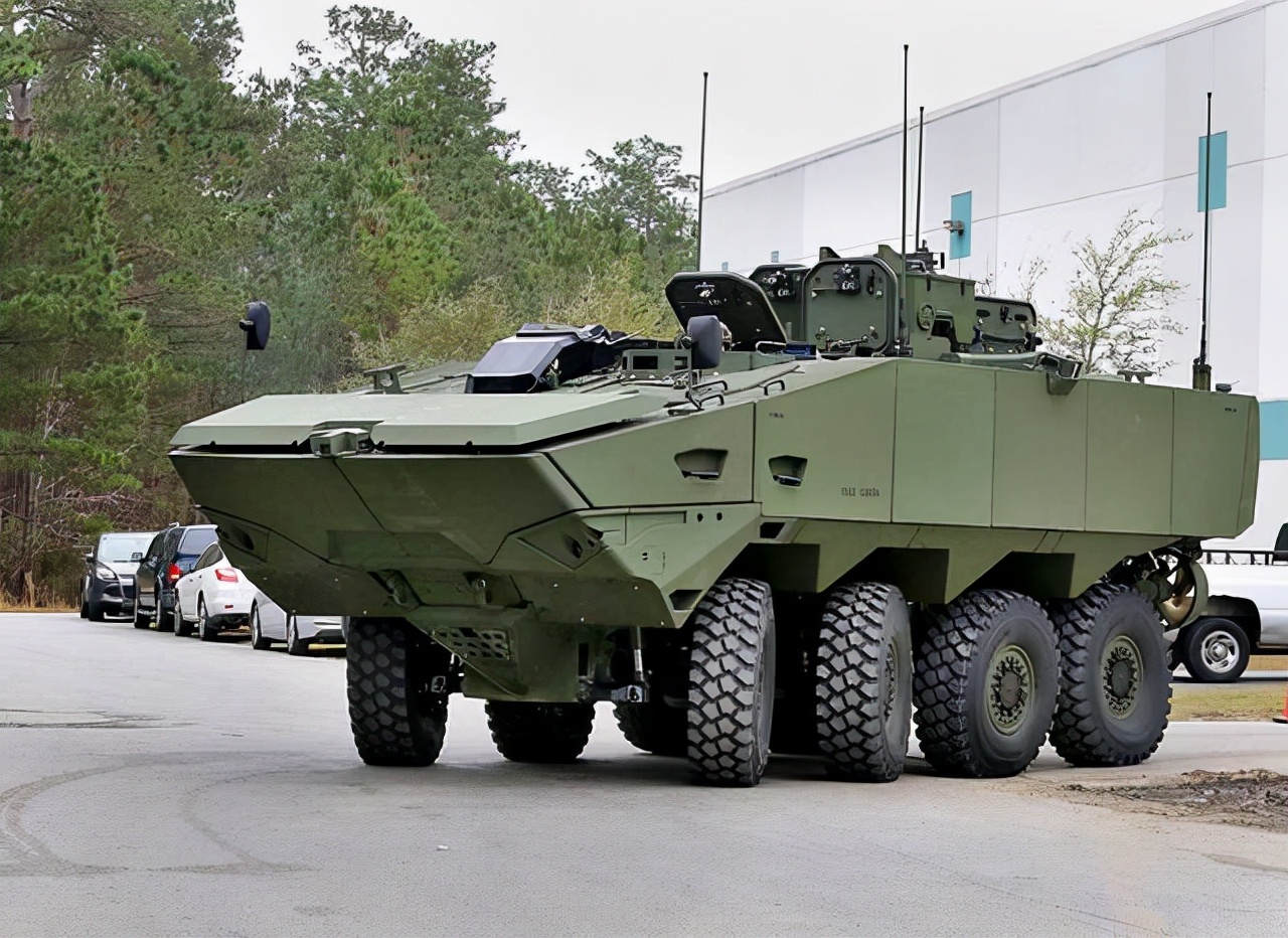 摩天大楼上面的机械怪兽,摩天大厦狂暴巨兽视频