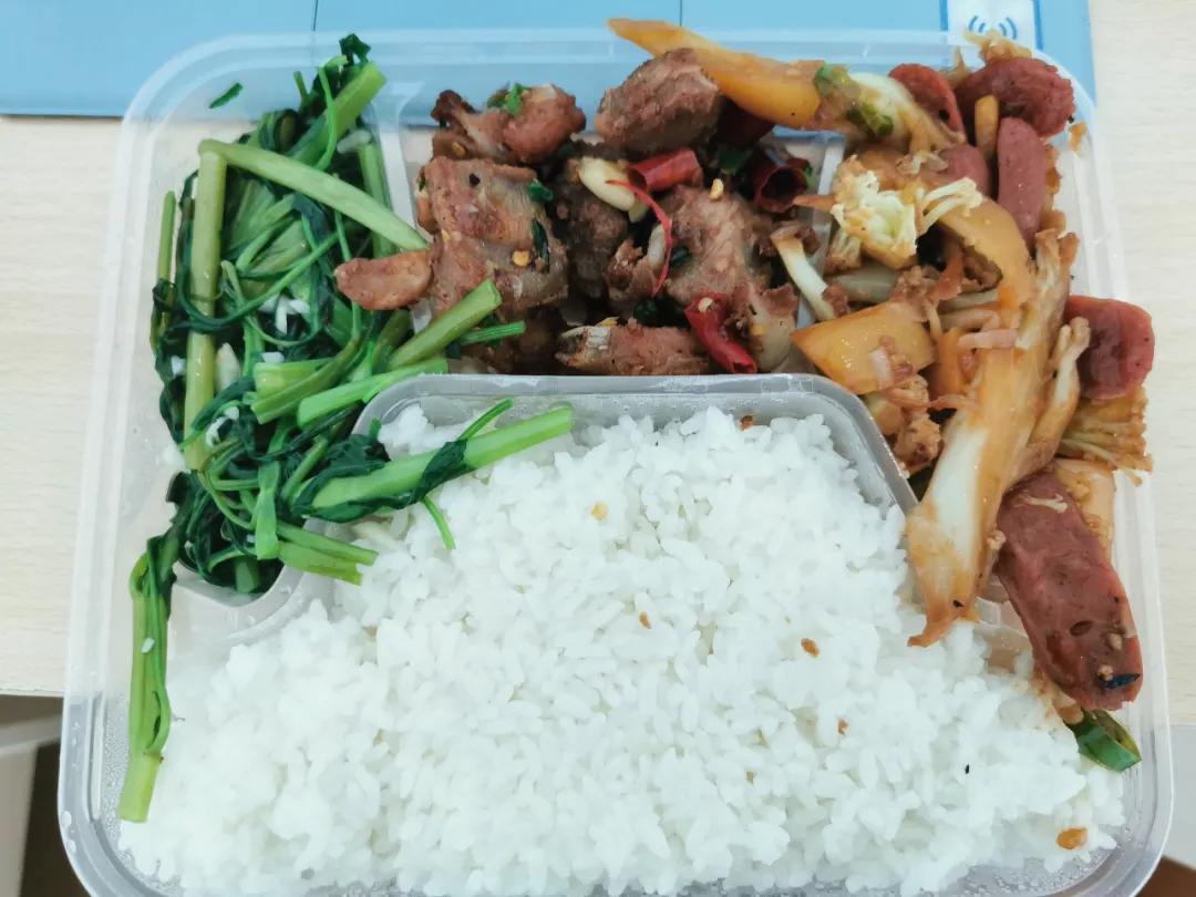 一票难求：为了能回国，她买了5张机票|对话留英中国留学生