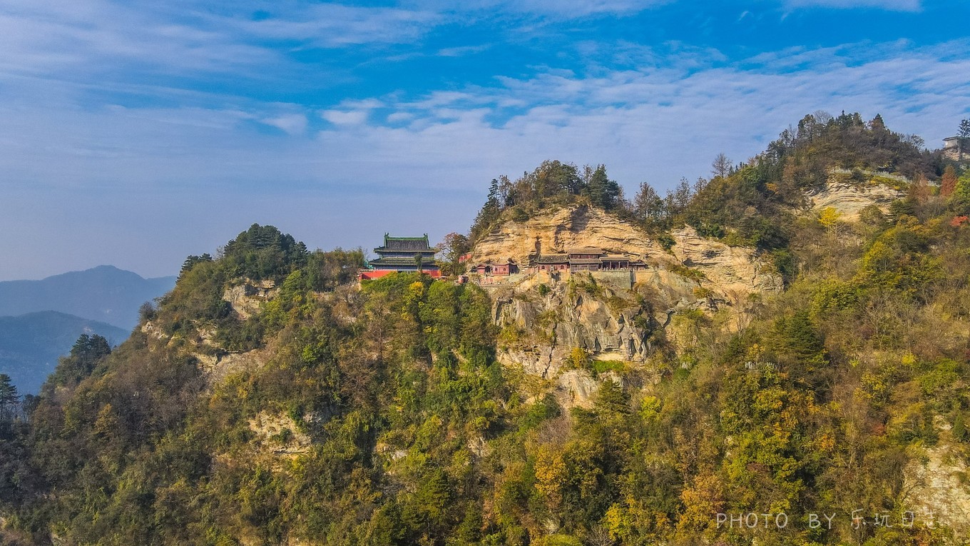 中国的世界文化遗产武当山金顶,悬崖绝壁山水画