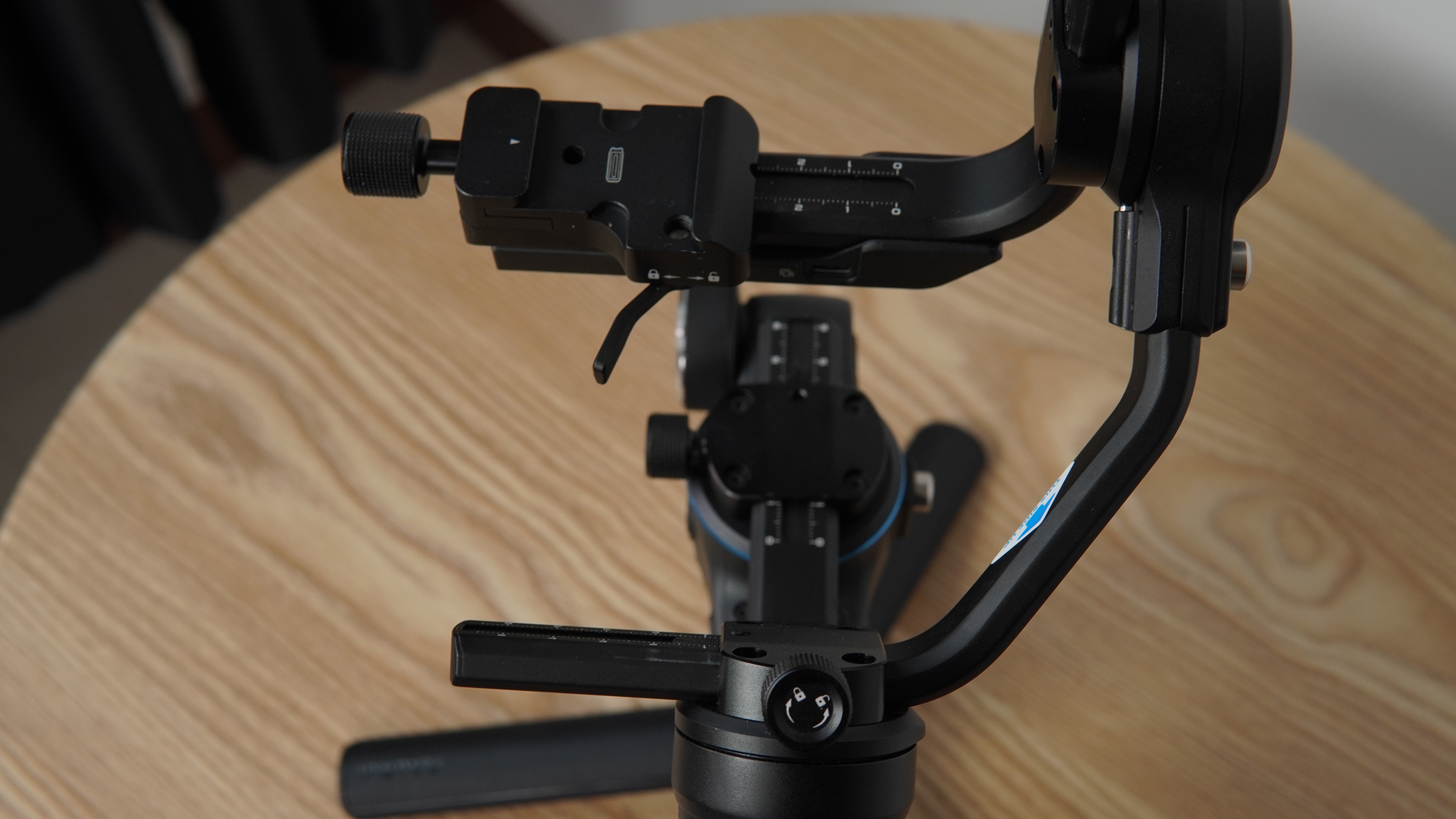 飞宇蝎子scorppro稳定器值得入手吗,飞宇scorpc稳定器和蝎子mini区别