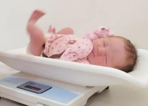 宝宝喝奶粉不长肉身高也不怎么长,孩子喝奶不长肉是什么原因