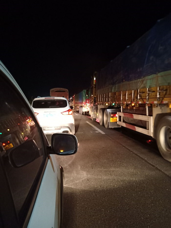 一路到新疆穷游,床车自驾穷游视频15分钟