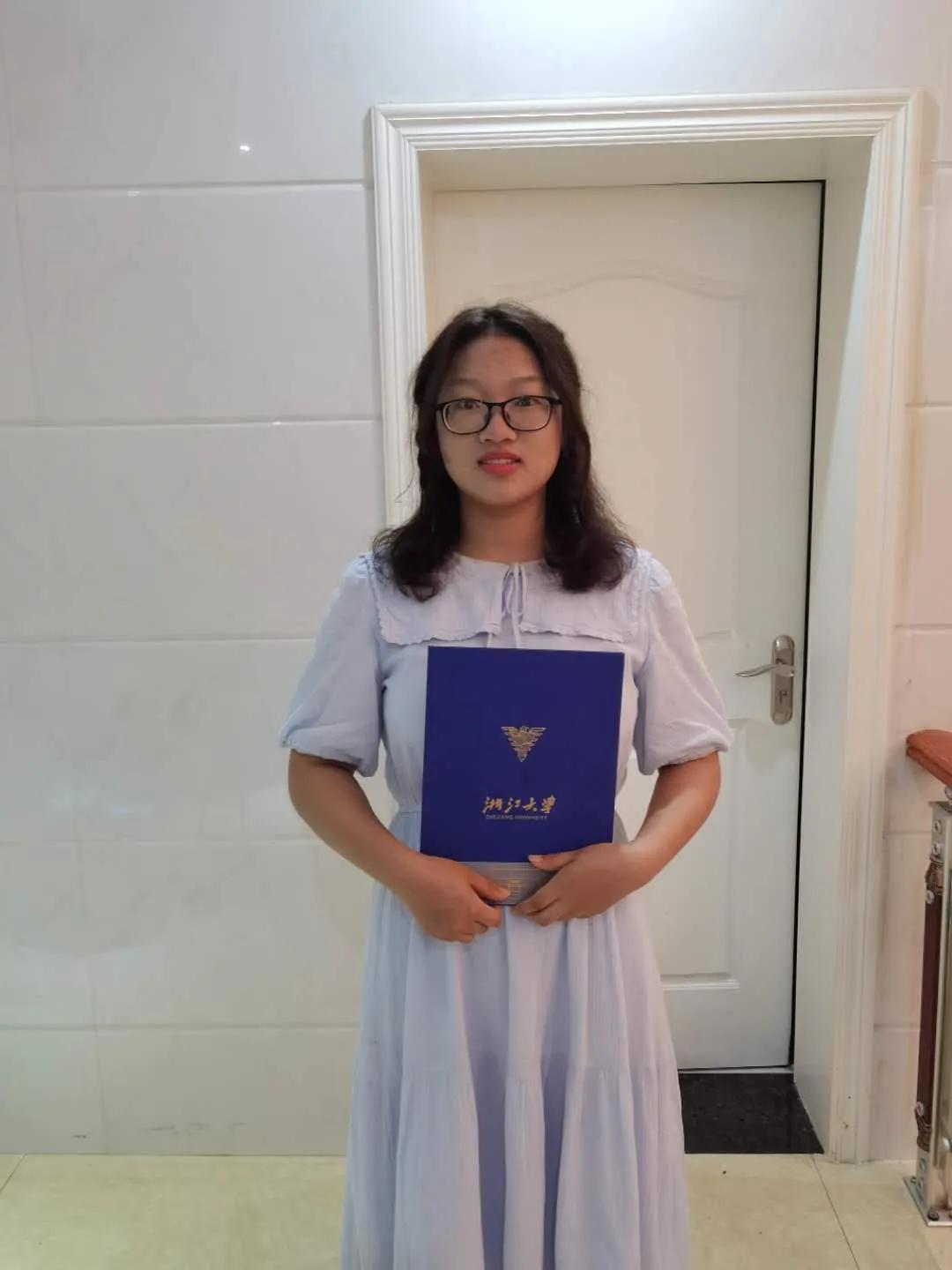 一个北大一个清华金榜题名,一个北大一个杭州美术学院