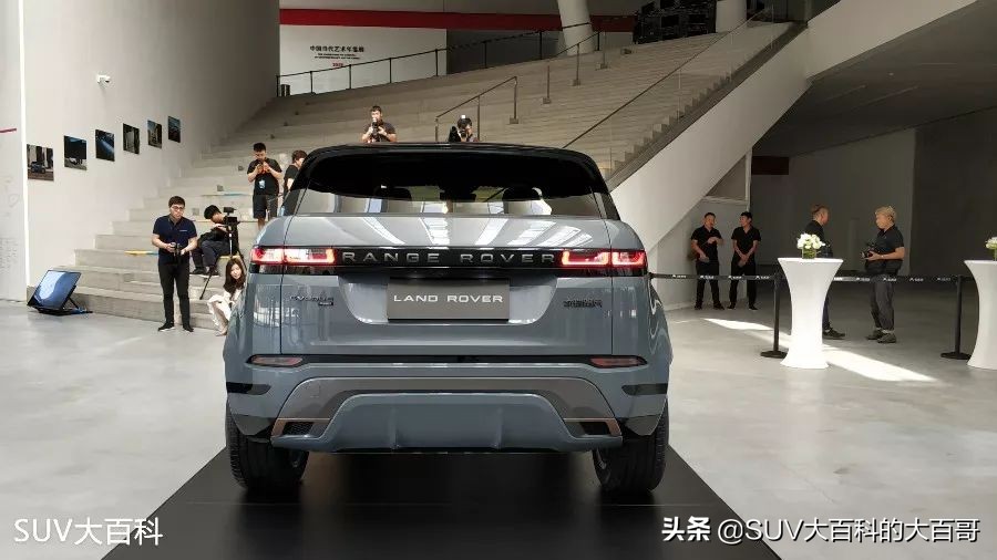 全新一代路虎揽胜极光黑科技体验,路虎极光五块屏幕