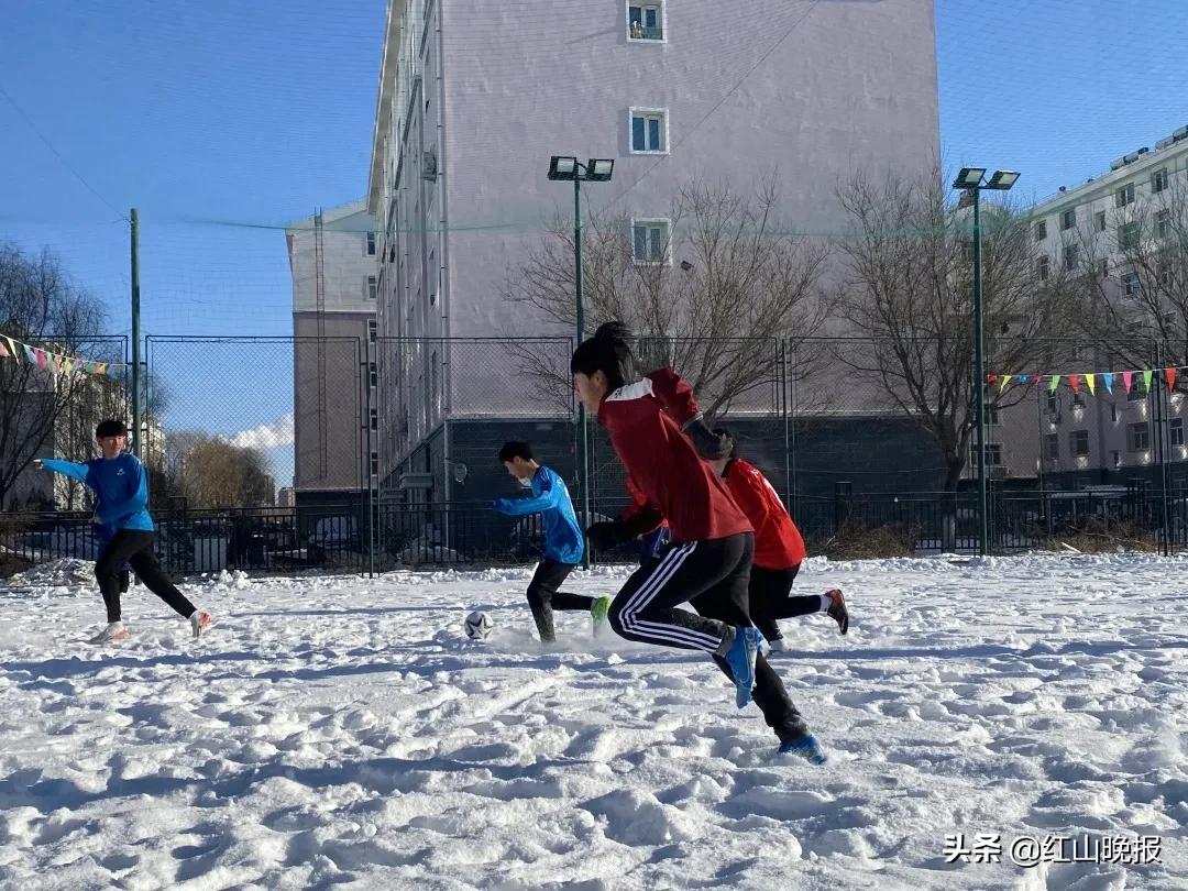 真会玩！不一样的足球赛，他们玩嗨了……