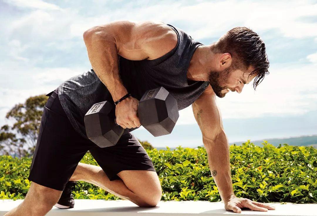 美队复联4雷神之锤,复联4美队背头