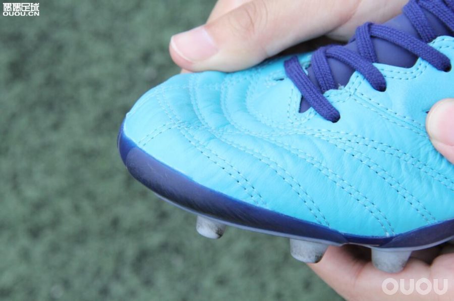 AGorTF你选谁？美津浓MoreliaNeoII两款足球鞋大横评