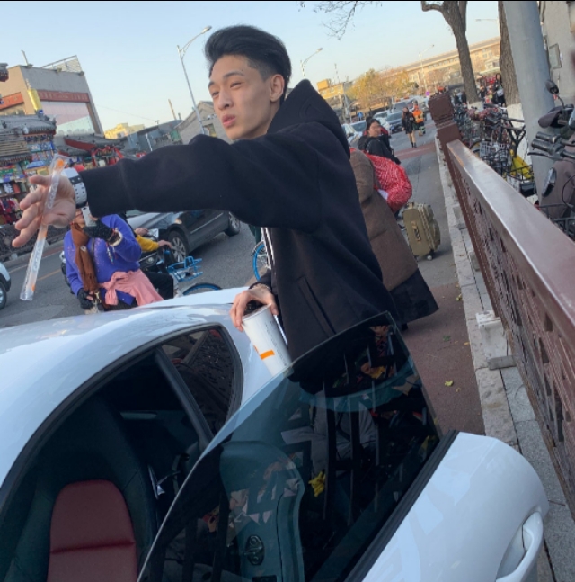 秦霄贤被人惹怒,秦霄贤被打电话生气