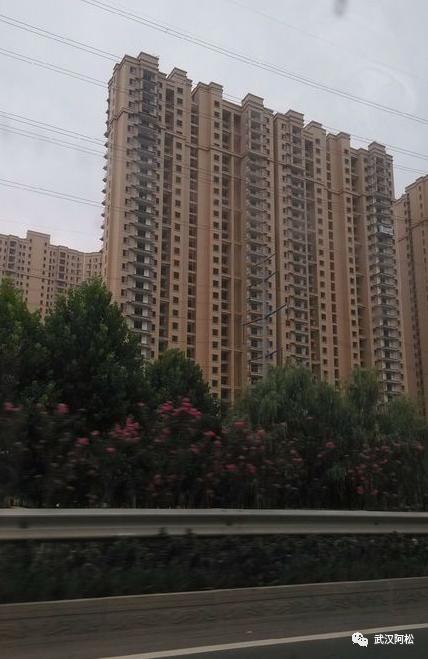 之前买的都笑开花了!光谷三环边77平两房!旁边有好学校!