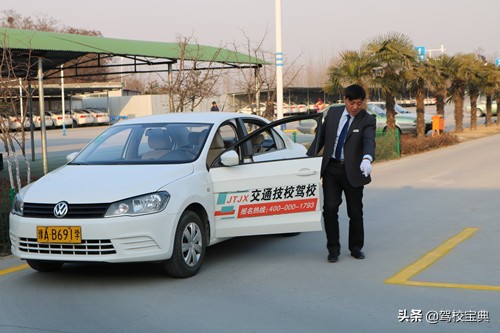 邻居家二蛋都拿上驾照开上车了你为什么迟迟还没考？