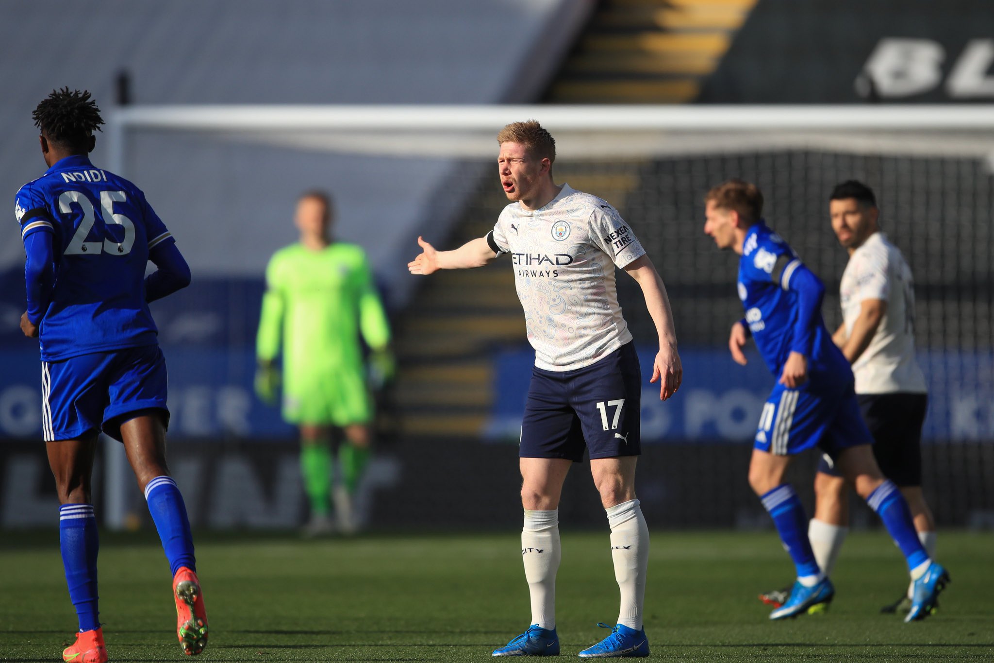 2-0！曼城踢爆英超第三，1.5亿巨星长大，狂甩曼联17分