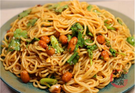 煮面条过冷水煮法,煮面条时开水下锅小窍门面条劲道