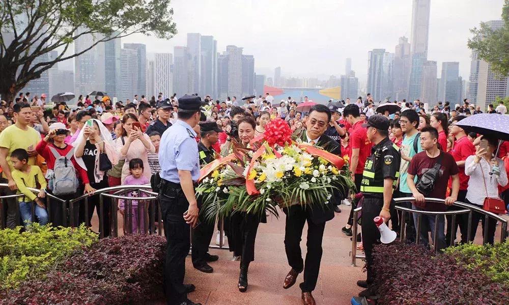 巨邦清明献花丨人间四月无心芳菲，上山看总设计师改革大步豪迈