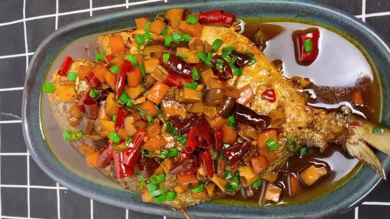 鲳鱼经典菜品之干烧鲳鱼怎么做,干烧鲳鱼怎么做好吃又简单家常的