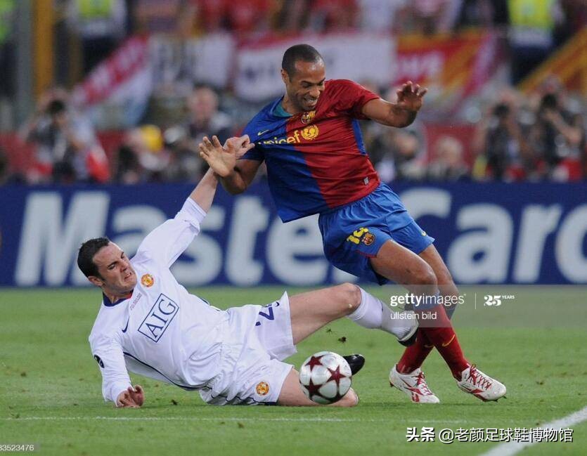 枪王加盟巴萨如愿获得欧冠，生涯唯一污点用手将法国队拍进世界杯