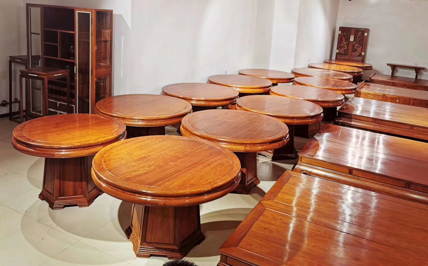 红木家具小圆餐桌怎么样,红木家具餐桌用什么桌布