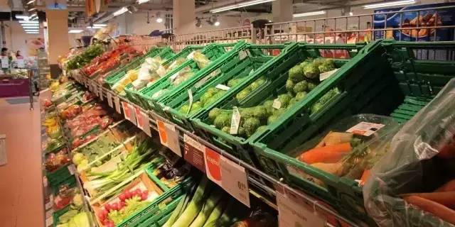 迪拜土豪跟中国土豪区别,迪拜土豪和英国土豪对比