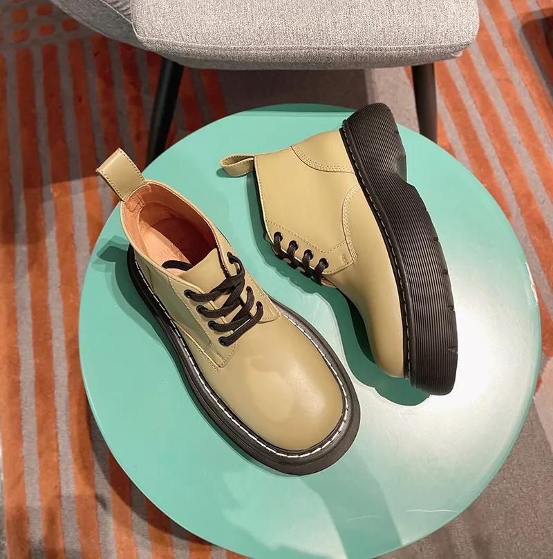 简约时髦短靴,不止是一双鞋子