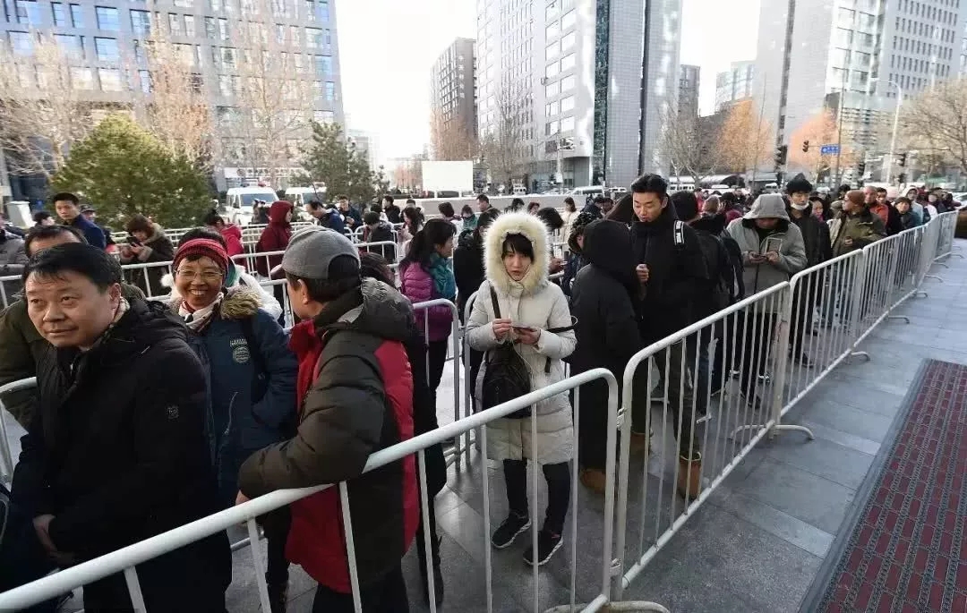 共享单车五元一辆,共享单车堆积成片