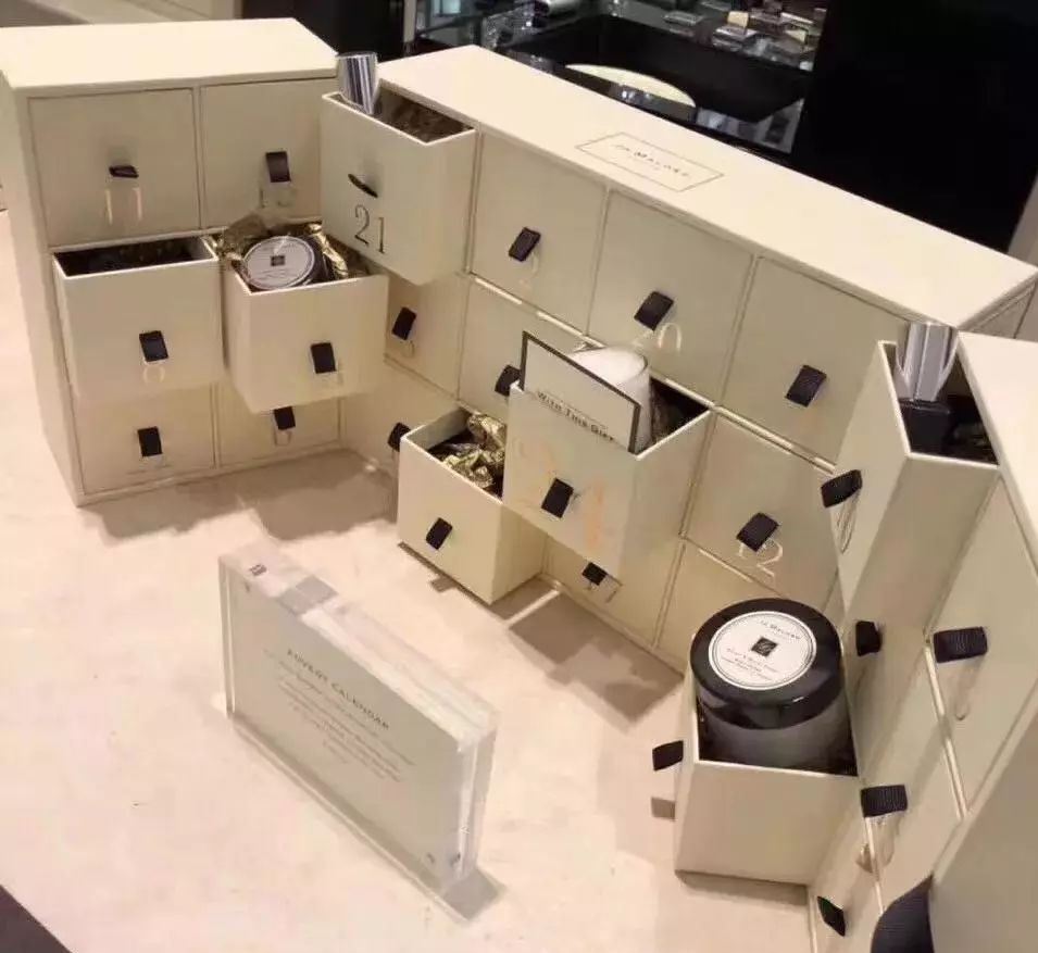 阿玛尼圣诞限定盲盒,阿玛尼圣诞倒数盲盒开箱