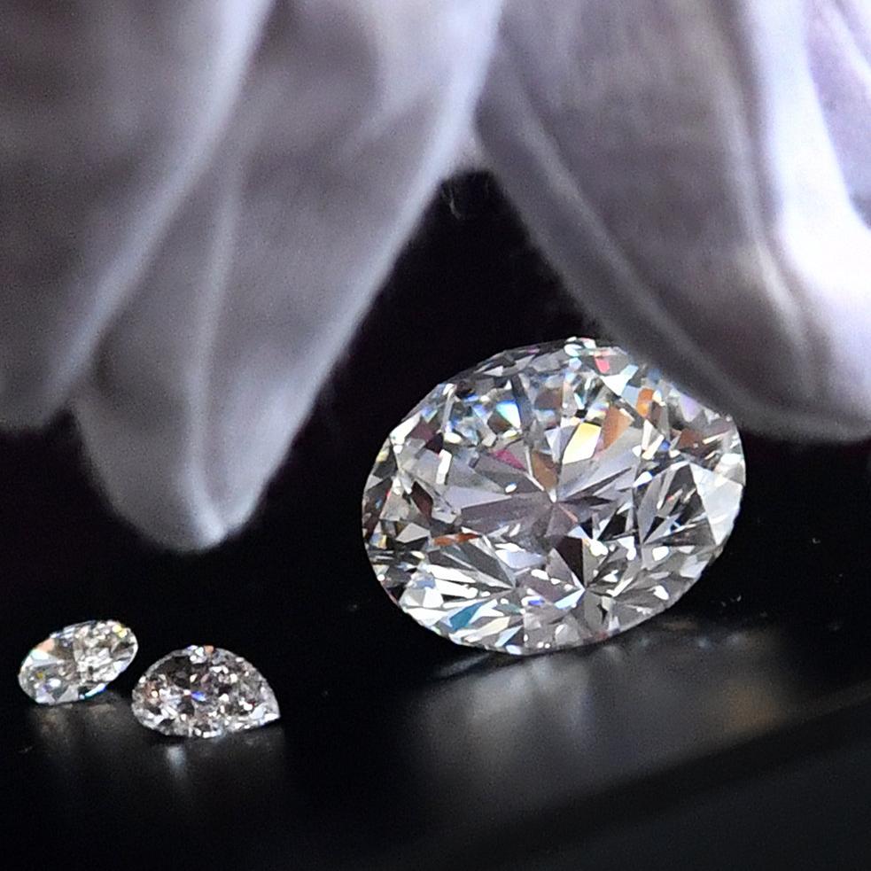 一般买什么样的钻戒比较好,现在买什么牌子的钻戒比较好