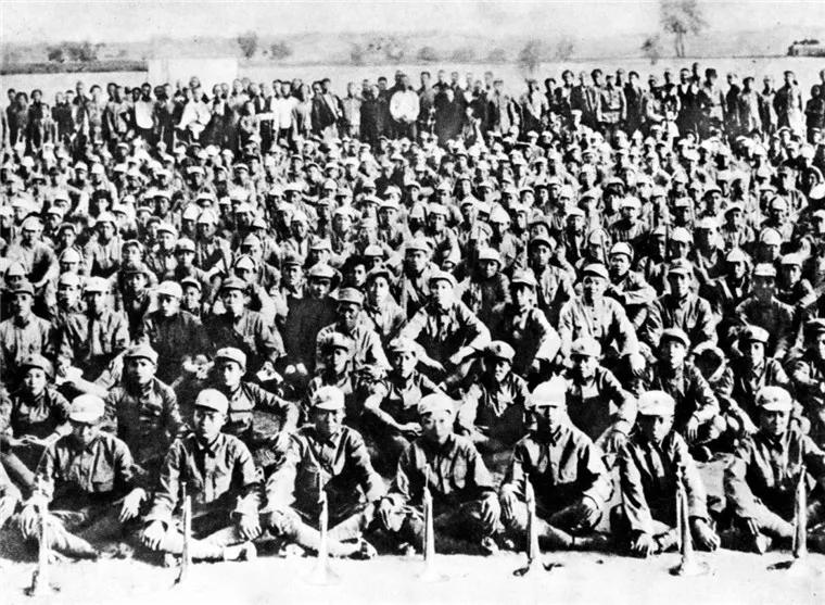 红军为什么要长征长征结果如何,红军万里长征之后到底还剩多少人