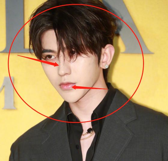 蔡徐坤照片ins高级质感最新,蔡徐坤最新路透生图