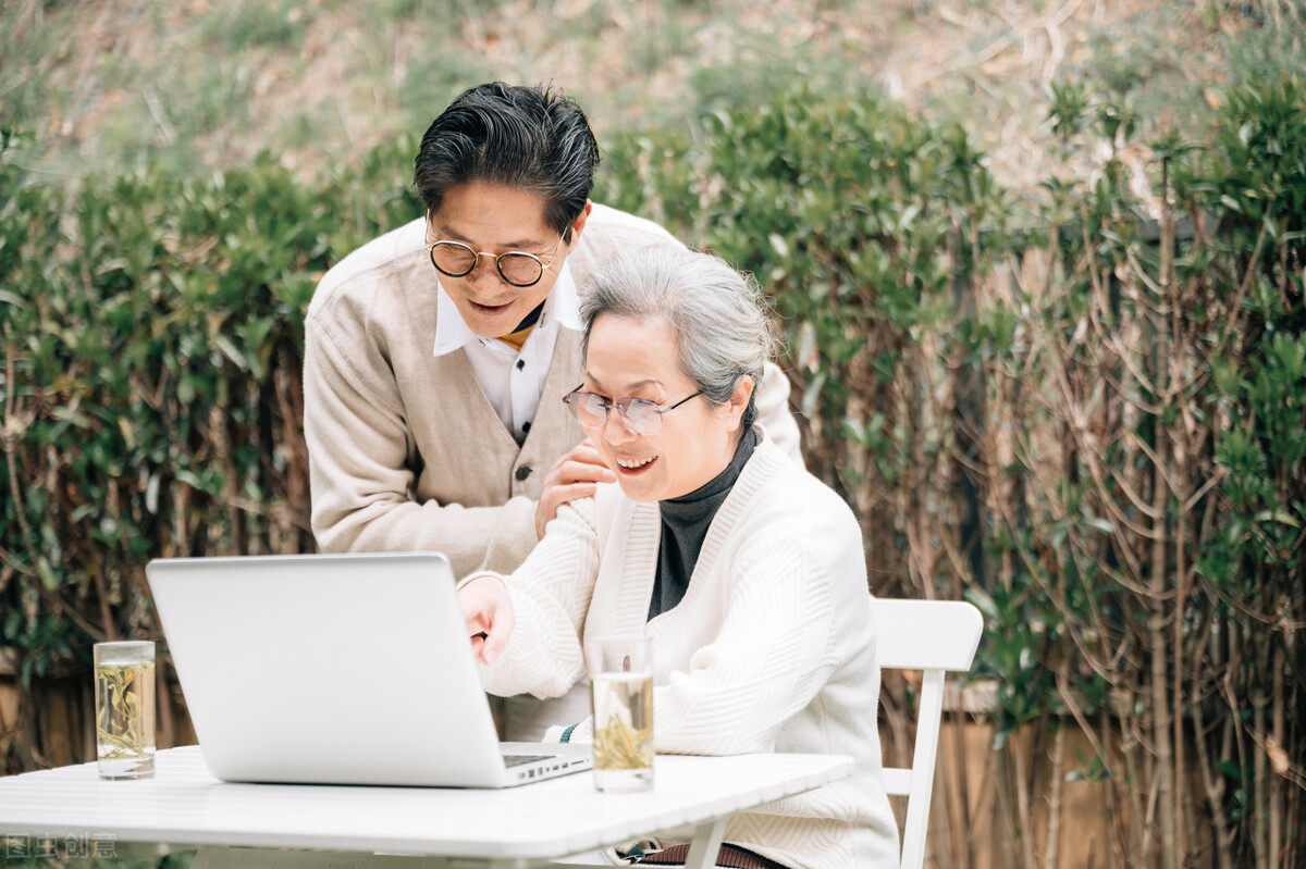 老年人闲钱怎么理财最好,老年人理财最好的三种方式