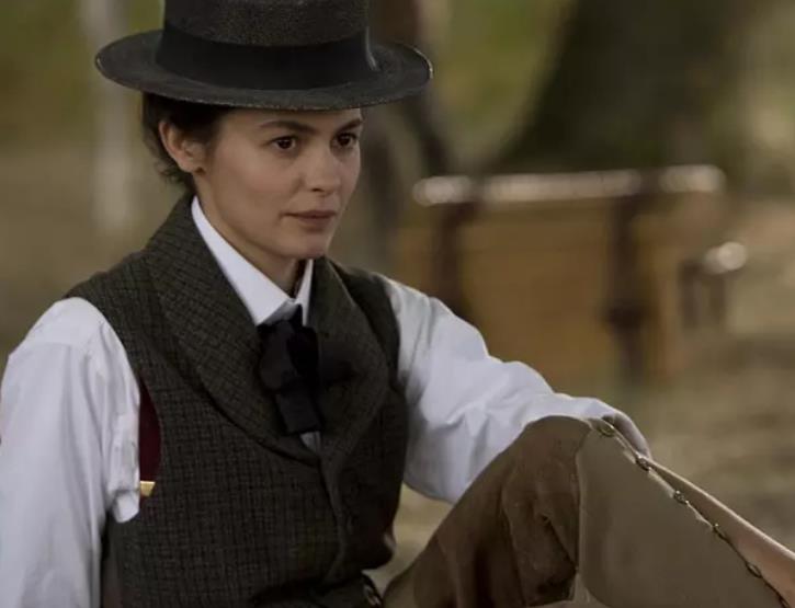 时尚界翘楚香奈儿离开修道院,时尚女王香奈儿的一生