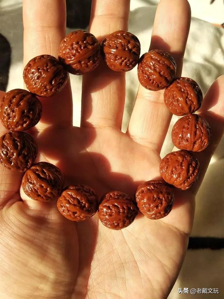 小秋子核桃如何辨别是不是塑料的,秋子核桃的变化过程