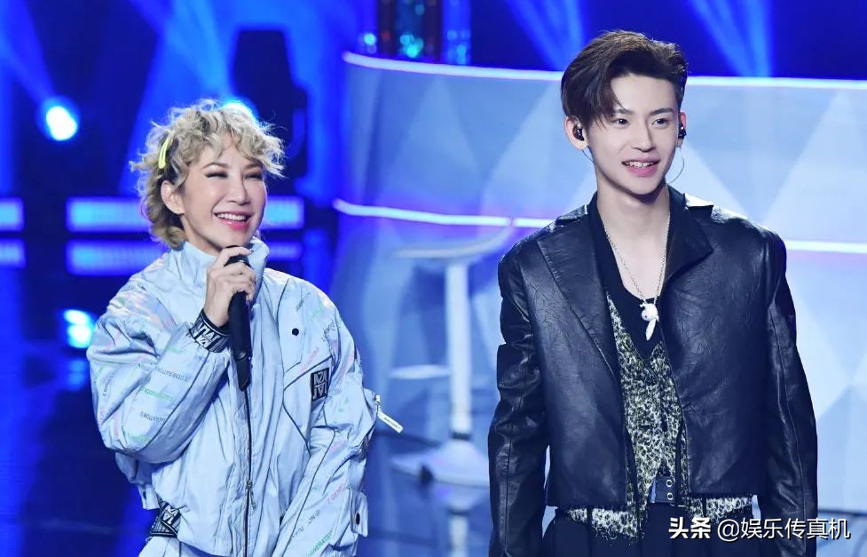 原以为《我们的歌》在溜粉，没想画的草稿一个个都实现了