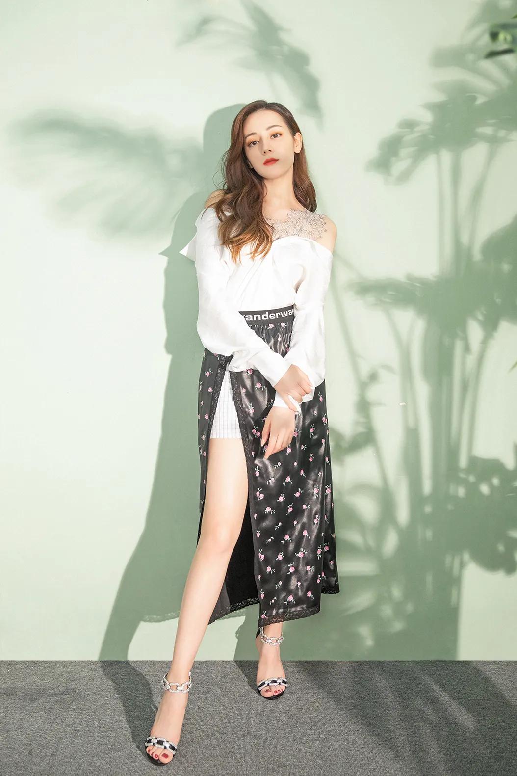 周雨彤的穿搭白衬衫,周雨彤刘雯钟楚曦