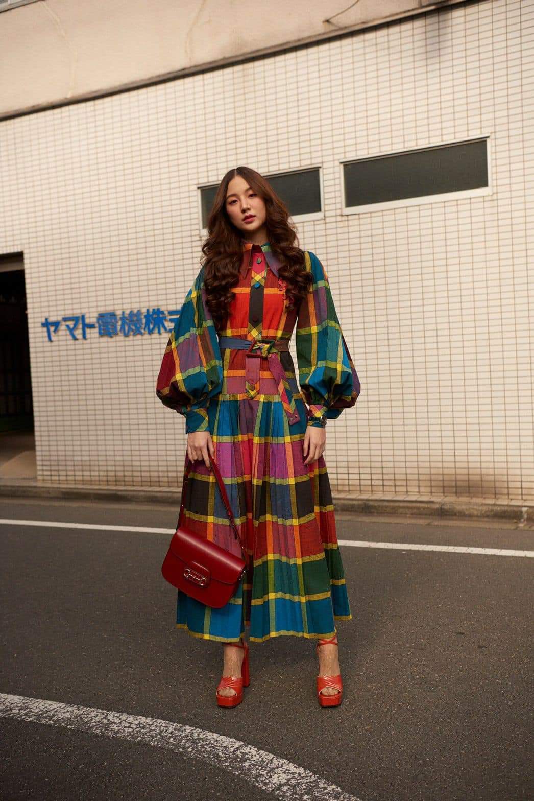 泰国中泰混血女明星图片,泰国一女子撞脸迪丽热巴