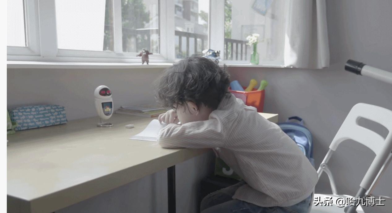 哈九博士告诉您：儿童专用学习桌椅是鸡肋还是必备品？