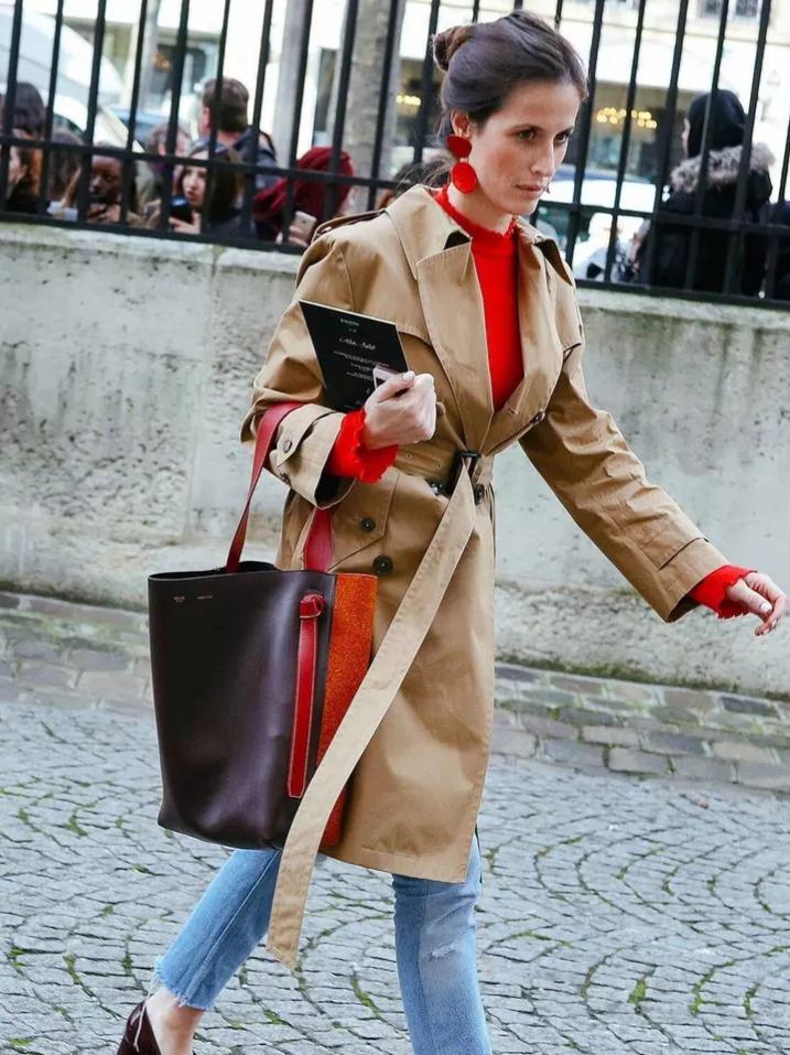 背包女双肩包时尚2022新款中年,中年男人背双肩包还是单肩包有范