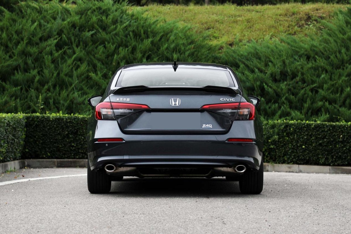 全新思域实车曝光网友小号雅阁,十一代思域和低配雅阁怎么选