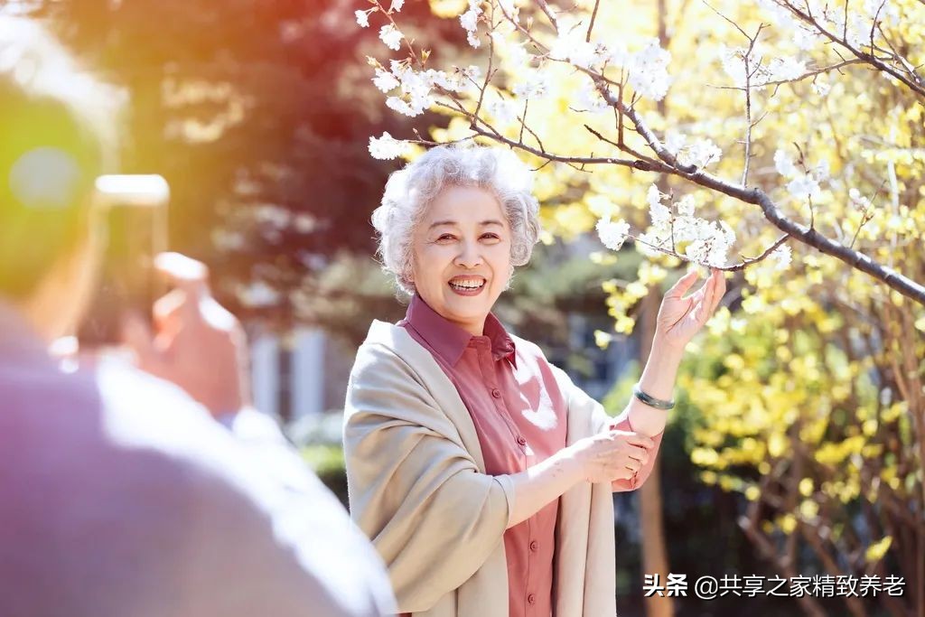 年轻人老年斑怎么处理,有老年斑在手面子上是怎么回事