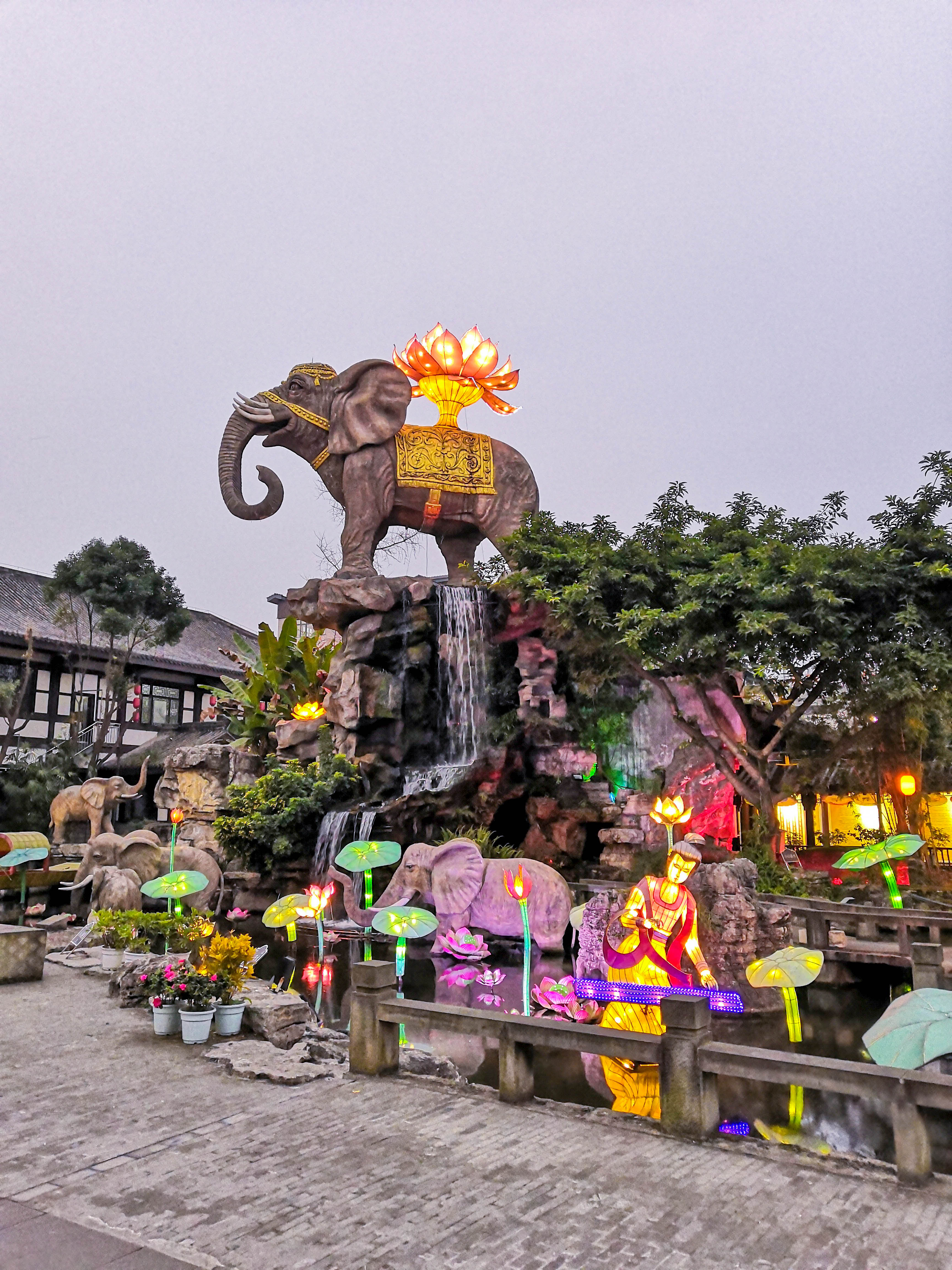 峨眉山冬雪仙境,峨眉山象城旅游