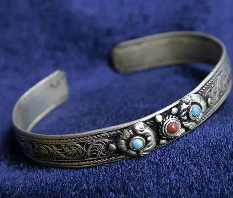 怎么辨别纯银的真假最直接的办法,鉴别纯银项链银吊坠