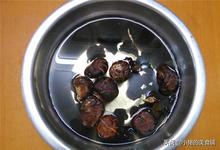 红烧鸡块胡萝卜香菇青椒,香菇香鸡块制作