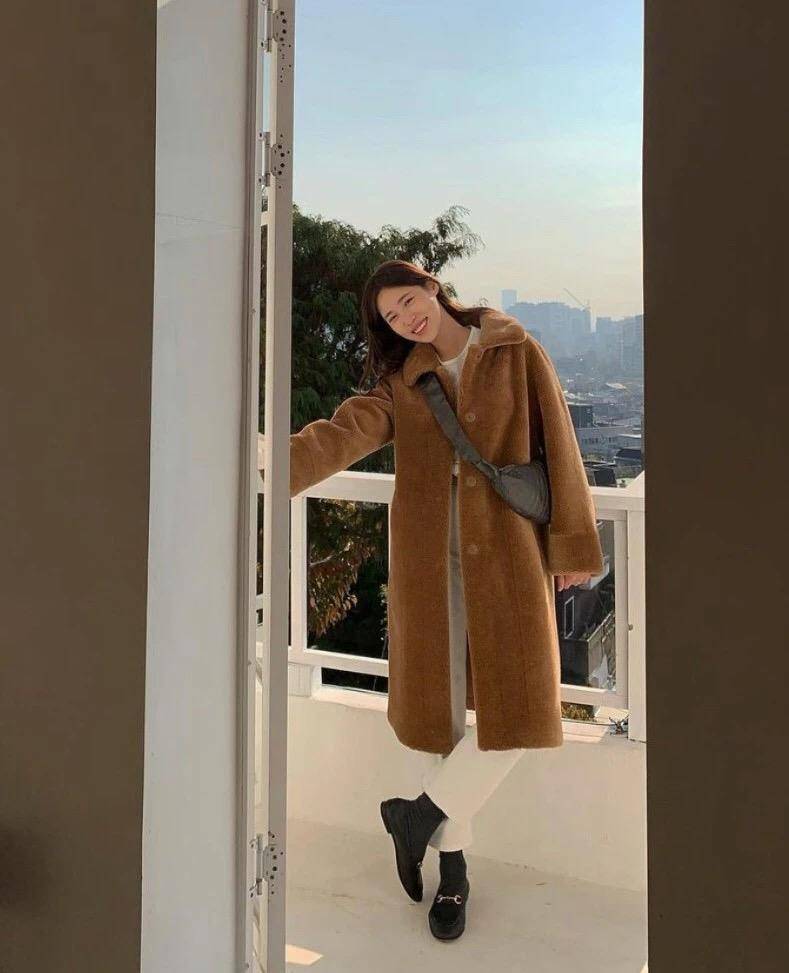 冬天女明星们衣服的穿搭,冬天穿大衣的时尚女人