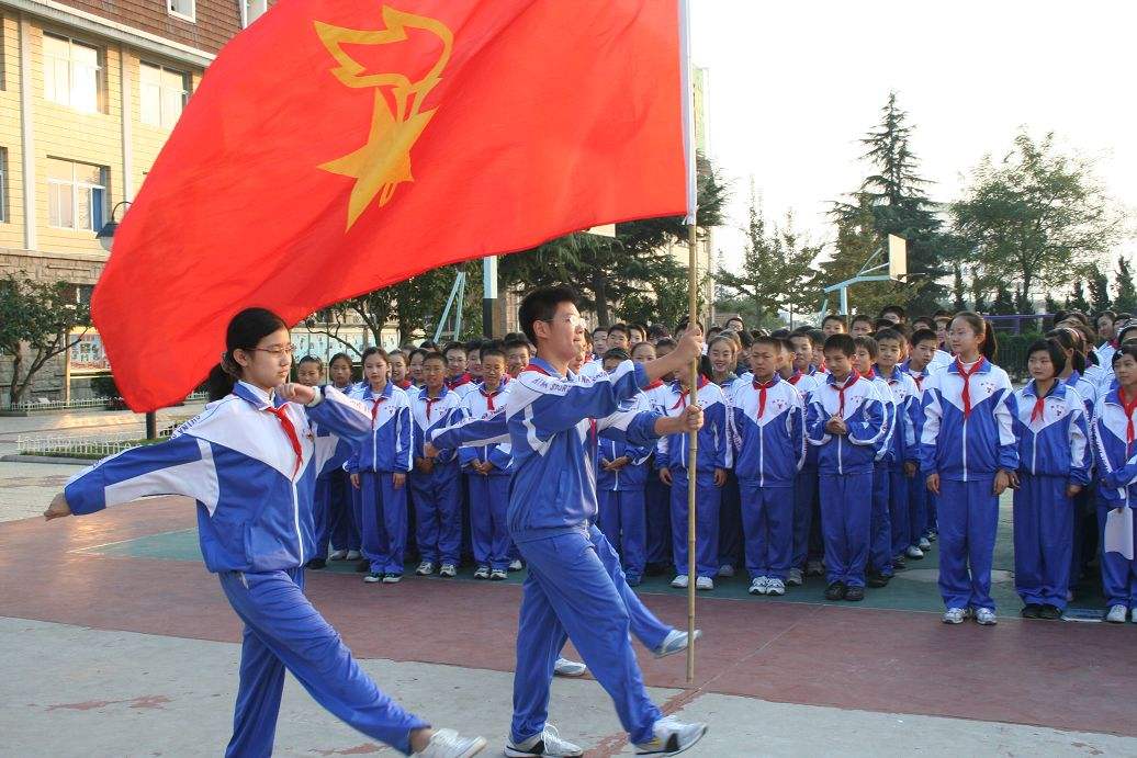 如何把校服改好看,怎么把校服改瘦