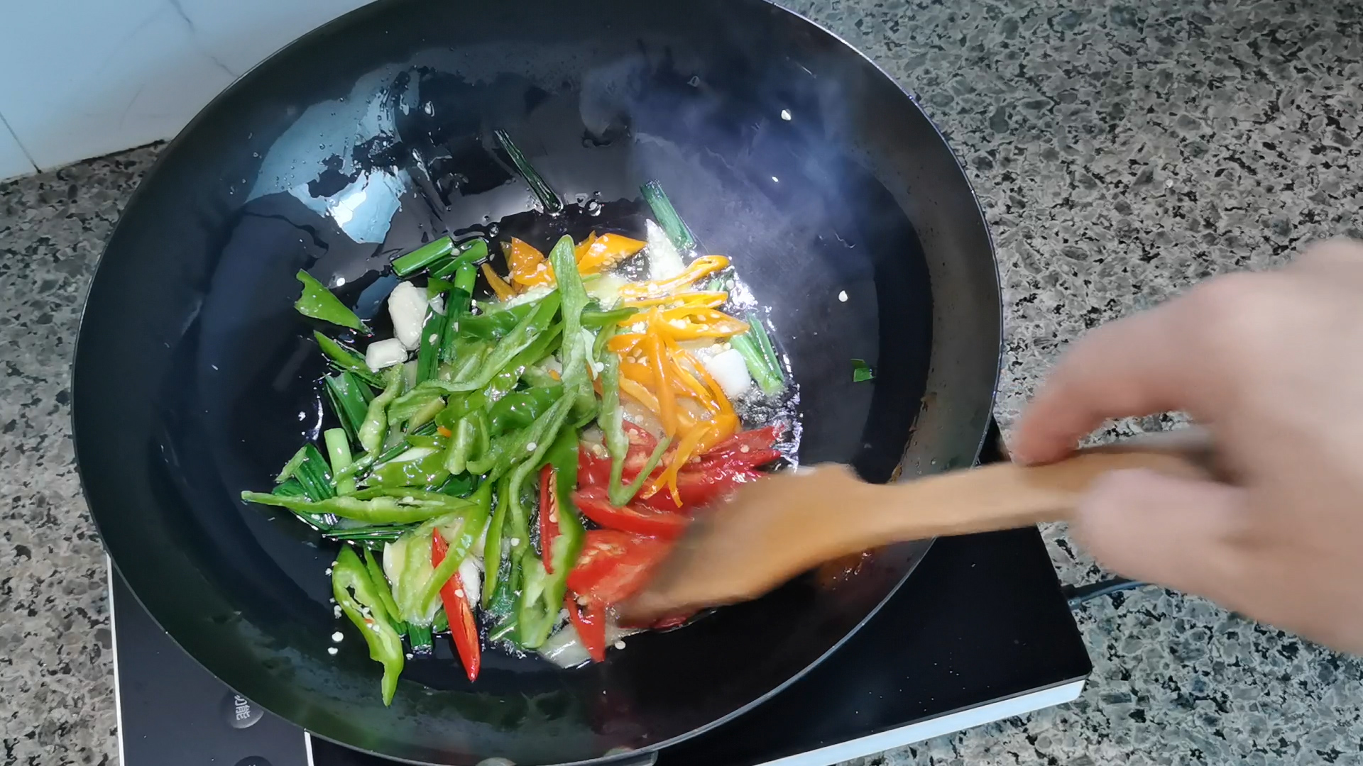 初夏基围虾怎么做营养又好吃,基围虾一锅鲜最正宗的做法