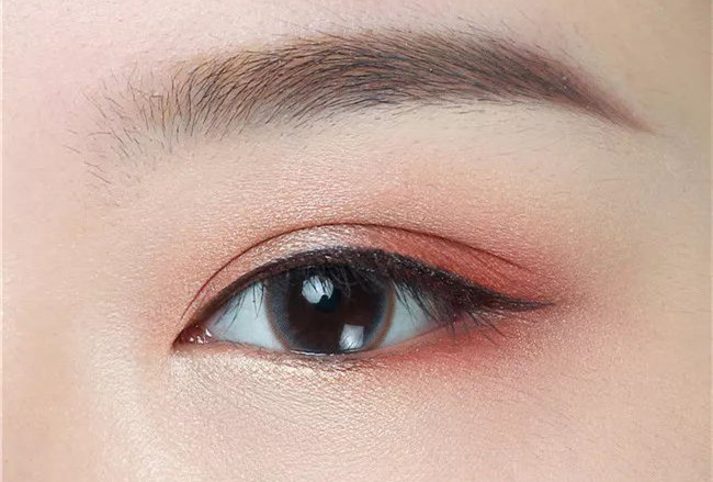眼影怎么涂好看又自然新手教程,眼影该怎么涂才好看