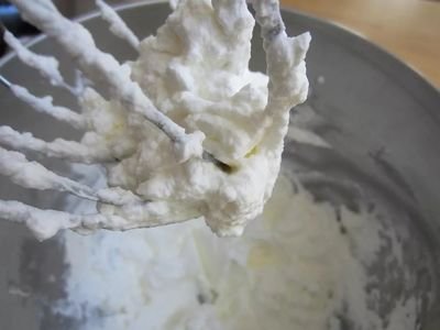 戚风蛋糕表皮开裂是什么原因,戚风蛋糕技巧知识点